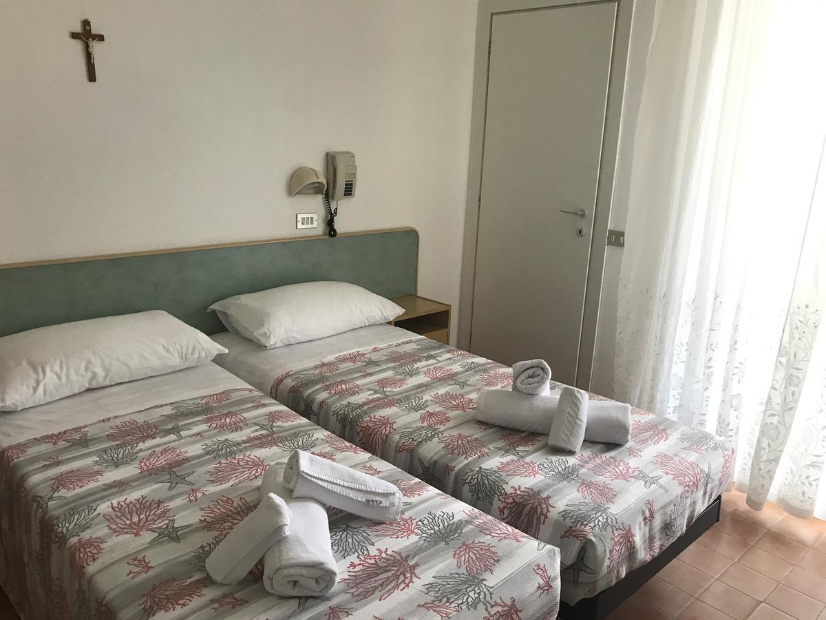 Hotel Villa Vera Rimini Eksteriør bilde